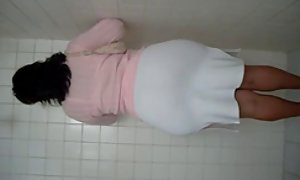 处女使用移动电话舔厚多汁的猫失去控制